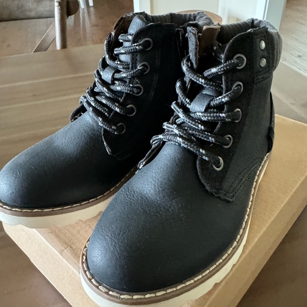 NWT Steve Madden Bryan Boot, toddler 12